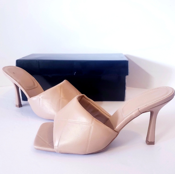 Nude Quilted Slip On Heels NIB - Picture 6 of 7